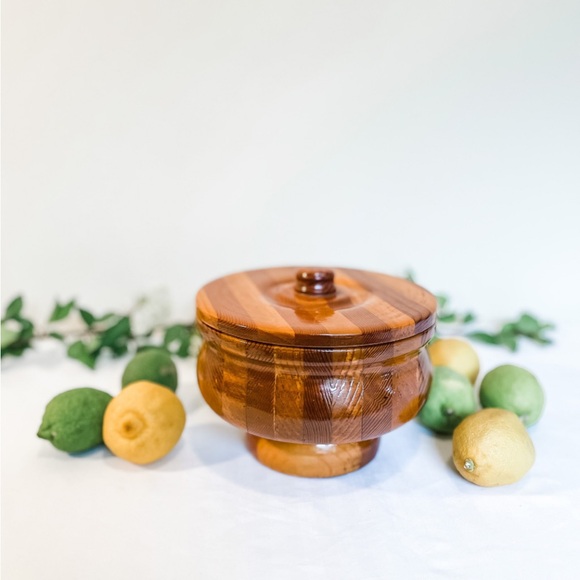 Gorgeous handmade multi-wood turned bowl with lid-artist signed - Picture 4 of 6